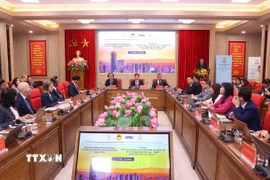 Tọa đàm Chia sẻ Tri thức và Giới thiệu kết quả khảo sát Chỉ số Chính phủ hiệu quả CGGI năm 2025. (Ảnh: Văn Điệp/TTXVN)