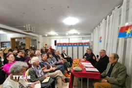 Hội Hữu nghị Pháp - Việt (AAFV) và Hội người Việt Nam tại Pháp (UGVF) đã tổ chức hội thảo kỷ niệm 50 năm chiến thắng 30/4/1975 tại trụ sở của UGVF ở phố Petit Musc, Quận 4, Thủ đô Paris. (Ảnh: Đào Dũng/TTXVN)