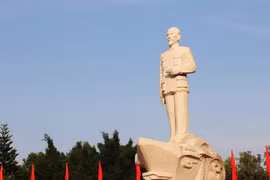 Tượng đài Bác Hồ ở Công viên 18/10. (Ảnh: Báo Công an nhân dân)