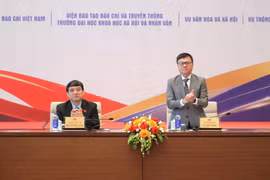 Chủ nhiệm Ủy ban Văn hóa và Xã hội của Quốc hội Nguyễn Đắc Vinh và Tổng Biên tập Báo Nhân Dân, Phó Trưởng Ban Tuyên giáo và Dân vận Trung ương, Chủ tịch Hội Nhà báo Việt Nam Lê Quốc Minh tại Diễn đàn. (Nguồn: Ban tổ chức cung cấp)