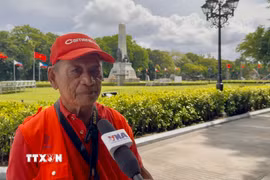 Thợ ảnh Leopoldo Alviento tại Manila. (Ảnh: Đỗ Vân/TTXVN)