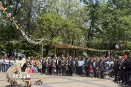 Các nghi lễ và điệu múa truyền thống đặc sắc của người Yakutia trong Lễ hội Ysyakh. (Ảnh: TTXVN phát)