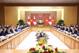 Thủ tướng Lê Minh Hưng hội đàm với Thủ tướng Nhật Bản Takaichi Sanae. (Ảnh: Dương Giang/TTXVN)