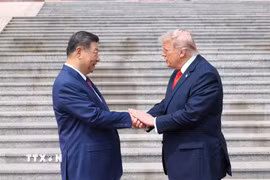 Chủ tịch Trung Quốc Tập Cận Bình chào đón Tổng thống Mỹ Donald Trump tại Bắc Kinh ngày 14/5/2026. (Ảnh: THX/TTXVN)