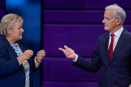 Các ứng viên trong một cuộc tranh luận trên truyền hình trước cuộc bầu cử. (Ảnh: AFP)