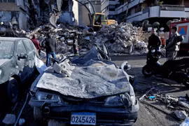 Cảnh đổ nát sau cuộc không kích của Israel tại Beirut, Liban. (Ảnh: THX/TTXVN)