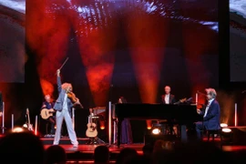 Hành trình 30 năm sự nghiệp âm nhạc của Secret Garden được "kể" bằng những thước phim ghi lại những dấu ấn đặc sắc nhất. (Ảnh: Báo Nhân Dân)