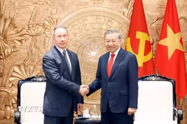 Tổng Bí thư, Chủ tịch nước Tô Lâm tiếp Giám đốc Cơ quan Vệ binh quốc gia Liên bang Nga Viktor Zolotov. (Ảnh: Thống Nhất/TTXVN)