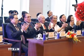 Nguyên Tổng Bí thư Nông Đức Mạnh, Chủ tịch Quốc hội Trần Thanh Mẫn và các đồng chí lãnh đạo, nguyên lãnh đạo Đảng, Nhà nước dự lễ kỷ niệm. (Ảnh: Doãn Tấn/TTXVN)