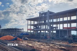 Xây dựng trường Phổ thông nội trú liên cấp Tiểu học và Trung học cơ sở. (Ảnh: Hồng Điệp/TTXVN)