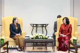 Chủ tịch Ủy ban Trung ương Mặt trận Tổ quốc Việt Nam Bùi Thị Minh Hoài tiếp đồng chí Men Sam An, Phó Chủ tịch Đảng Nhân dân Campuchia, Chủ tịch Hội đồng quốc gia Mặt trận Đoàn kết và Phát triển Tổ quốc Campuchia. (Ảnh: An Đăng/TTXVN)