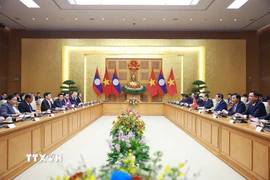 Thủ tướng Phạm Minh Chính hội kiến Tổng Bí thư, Chủ tịch nước Lào Thongloun Sisoulith. (Ảnh: Dương Giang/TTXVN)