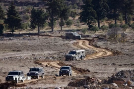 Quân đội Israel được triển khai gần vùng đệm ở Cao nguyên Golan, ngày 9/12/2024. (Ảnh: THX/TTXVN)