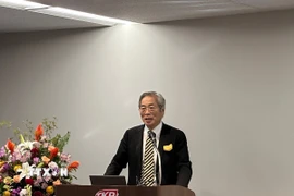 Giáo sư Yuji Suzuki, Chủ tịch Liên hiệp các Hội UNESCO Nhật Bản, Tổng thư ký Liên hiệp các Hội UNESCO Châu Á-Thái Bình Dương phát biểu tại hội nghị. (Ảnh: Nguyễn Tuyến/TTXVN)