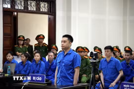 Bị cáo Bùi Đình Khánh (sinh năm 1994, trú tại tổ 6, khu Giếng Đáy 1, phường Việt Hưng, tỉnh Quảng Ninh) tại phiên tòa. (Ảnh: Đức Hiếu/TTXVN)