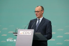 Thủ tướng Đức Friedrich Merz phát biểu trong một cuộc họp báo ở Berlin. (Ảnh: THX/TTXVN)