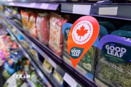 Hàng hóa nội địa được bày bán tại siêu thị ở Toronto, Canada ngày 4/3/2025. (Ảnh: THX/TTXVN)
