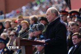 Tổng thống Liên bang Nga Vladimir Putin phát biểu tại lễ duyệt binh kỷ niệm 79 năm Ngày Chiến thắng ở Quảng trường Đỏ, thủ đô Moskva, ngày 9/5/2024. (Ảnh: AFP/TTXVN)