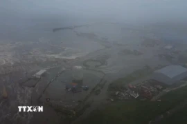 Sóng thần sau động đất gây ngập lụt tại thị trấn Severo-Kurilsk, Nga ngày 30/7/2025. (Ảnh: AA/TTXVN)