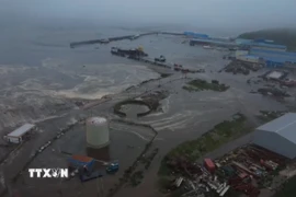 Sóng thần sau động đất gây ngập lụt tại Nga ngày 30/7/2025. (Ảnh: AA/TTXVN)