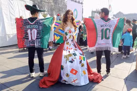 Hoạt náo viên tại một sự kiện cổ động cho World Cup 2026. (Ảnh: Phi Hùng/TTXVN)