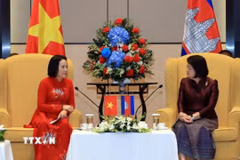 Chủ tịch Quốc hội Campuchia Samdech Khuon Sudary và Phó Chủ tịch Quốc hội, Chủ tịch Hội hữu nghị Việt Nam-Campuchia Nguyễn Thị Thanh. (Ảnh: Tuấn Anh/TTXVN)