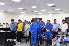 Các bị cáo nghe đại diện Viện Kiểm sát luận tội. (Ảnh: Kim Anh/TTXVN)