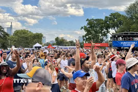 Cổ động viên tại FIFA Fan Festival tại Lemon Hill (Philadelphia). (Ảnh: Ngọc Quang/TTXVN)