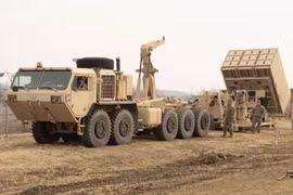 Các binh sỹ thuộc Lực lượng Hoa Kỳ tại Hàn Quốc (USFK) tiến hành một cuộc diễn tập tác chiến cho hệ thống phòng không mới nhất, hệ thống Khả năng Bảo vệ bằng Hỏa lực Gián tiếp (IFPC), tại một địa điểm không được tiết lộ. (Ảnh: USFK)