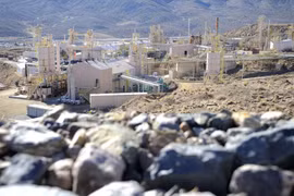 Một cơ sở khai thác và chế biến đất hiếm tại Mountain Pass, California, Mỹ. (Ảnh: Blooomberg)