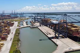 Một góc cụm cảng biển Cái Mép đang trên lộ trình "xanh hóa" mạnh mẽ. (Ảnh: Đoàn Mạnh Dương/TTXVN)
