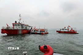 Các lực lượng chức năng tiếp tục tìm kiếm 4 nạn nhân mất tích còn lại. (Ảnh: Thanh Vân/TTXVN)