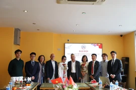 Ban chấp hành VAUK mới, nhiệm kỳ 2025-2029, chụp ảnh lưu niệm. (Ảnh: Hữu Tiến/TTXVN)