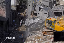 Hiện trường các cuộc không kích của Israel xuống khu vực Jnah ở Beirut, Liban. (Ảnh: THX/TTXVN)