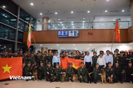 Thủ hiến Yangon cảm ơn Quân đội nhân dân Việt Nam đã nhanh chóng cử lực lượng sang hỗ trợ Myanmar khắc phục hậu quả động đất và nhấn mạnh điều này thể hiện tình cảm tốt đẹp giữa đất nước và nhân dân hai nước. (Ảnh: Vũ Hùng/Vietnam+)