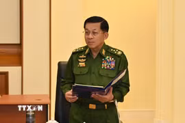 Thống tướng Myanmar Min Aung Hlaing phát biểu tại hội nghị Hội đồng An ninh và quốc phòng quốc gia Myanmar ở Nay Pyi Taw. (Ảnh: THX/TTXVN)