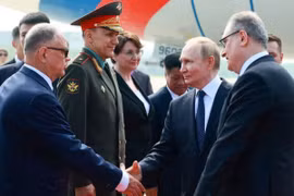 Tổng thống Nga Vladimir Putin đến thành phố Thiên Tân. (Ảnh: Sputnik)