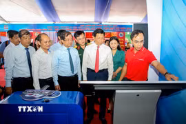 Tây Ninh tăng cường các giải pháp ứng dụng công nghệ số, đẩy mạnh số hóa dữ liệu trong thực hiện thủ tục hành chính, nâng cao hiệu quả phục vụ người dân và doanh nghiệp. (Ảnh: Giang Phương/TTXVN)