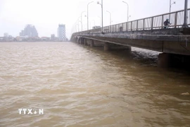 Cơ quan khí tượng thủy văn cảnh báo từ đêm 22-28/10, trên các sông tỉnh Quảng Trị có khả năng xuất hiện một đợt lũ, đỉnh lũ các sông có khả năng đạt mức báo động 2 đến báo động 3. (Ảnh: Tá Chuyên/TTXVN)