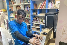 Anh Lê Thái Bình luôn nỗ lực vươn lên trong cuộc sống. (Ảnh: Hữu Quyết/TTXVN)