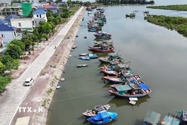 Tàu thuyền của ngư dân tại Khu neo đậu tránh trú bão Cửa Sót (xã Lộc Hà). (Ảnh: Hữu Quyết/TTXVN)