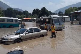 Pakistan: Lũ quét cuốn trôi nhiều xe chở khách du lịch, 3 người tử vong