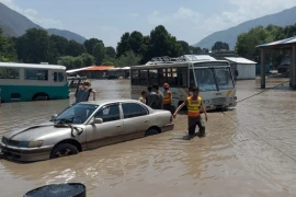 Pakistan: Lũ quét cuốn trôi nhiều xe chở khách du lịch, 3 người tử vong