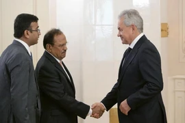 Thư ký Hội đồng An ninh Nga Sergey Shoigu và Cố vấn An ninh Quốc gia Ấn Độ Ajit Doval. (Ảnh: newsonair)