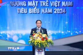 Thủ tướng Phạm Minh Chính phát biểu, tuyên dương 10 Gương mặt trẻ Việt Nam tiêu biểu và 8 Gương mặt trẻ Việt Nam triển vọng năm 2024. (Ảnh: Dương Giang/TTXVN)