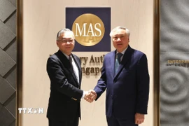 Phó Thủ tướng Thường trực Nguyễn Hòa Bình hội kiến Phó Thủ tướng, Bộ trưởng Bộ Công Thương kiêm Chủ tịch Cơ quan tiền tệ Singapore (MAS) Gan Kim Yong. (Ảnh: TTXVN phát)