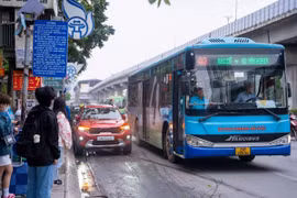 Hà Nội: Các tuyến xe buýt điện mới thu hút hành khách