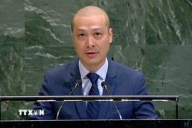 Công sứ Nguyễn Hoàng Nguyên, Đại biện lâm thời Phái đoàn thường trực Việt Nam tại Liên hợp quốc, phát biểu tại phiên thảo họp. (Ảnh: Thanh Tuấn/TTXVN)