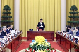 Chủ tịch nước Lương Cường chủ trì họp với Văn phòng Chủ tịch nước về công tác chuẩn bị đón Tết Nguyên đán Bính Ngọ 2026. (Ảnh: Lâm Khánh/TTXVN)