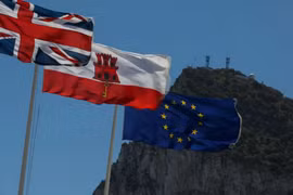 Cờ của Vương quốc Anh, Gibraltar và Liên minh châu Âu vào năm 2017. (Ảnh: Getty images)